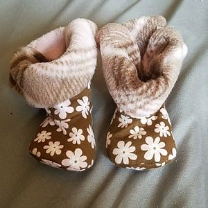 Pink and Brown fleece infant boots